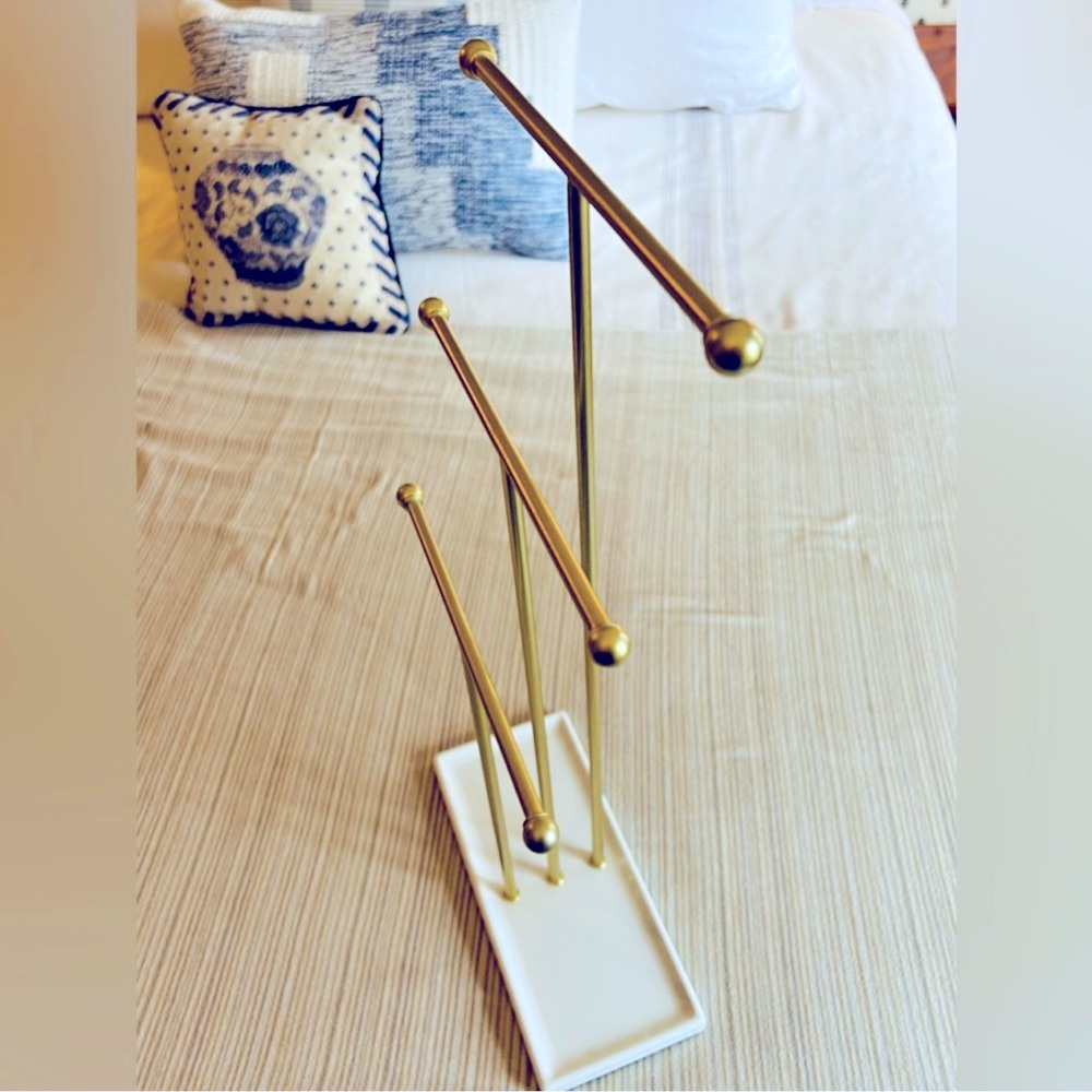 Umbra Jewelry Stand